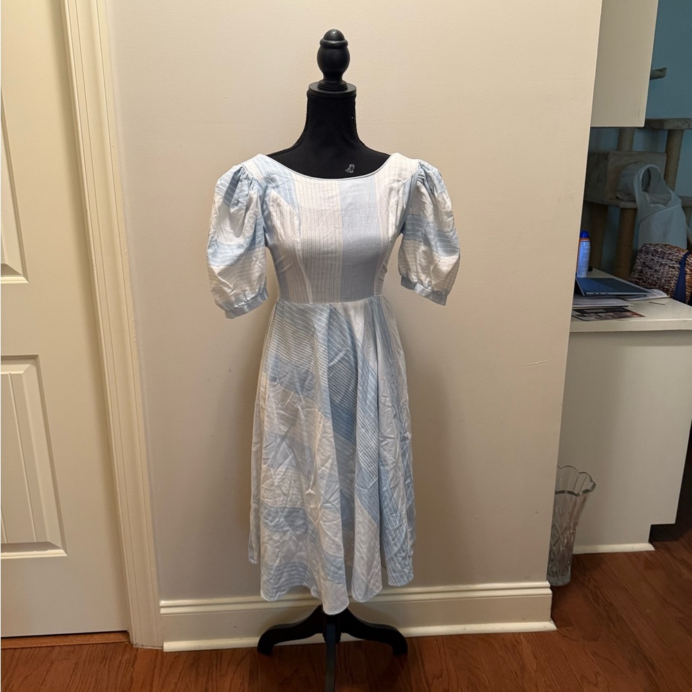 Bee Darlin Vintage Elegant Blue and White Women's Dress Size 5